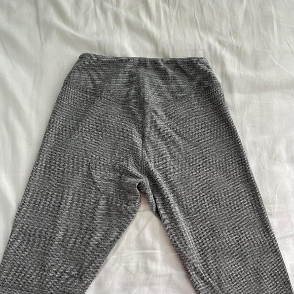 brandy melville grey and white striped leggings - Picture 2 of 4